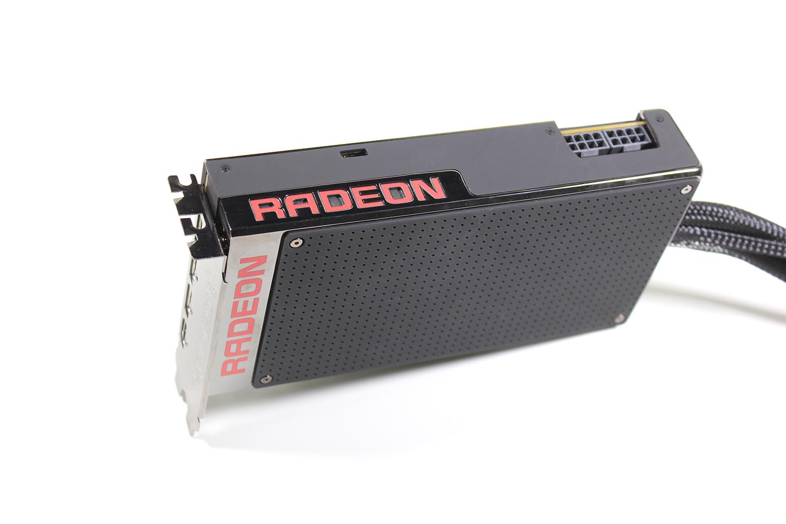 AMD Radeon R9 Fury X - Stromanschlüsse
