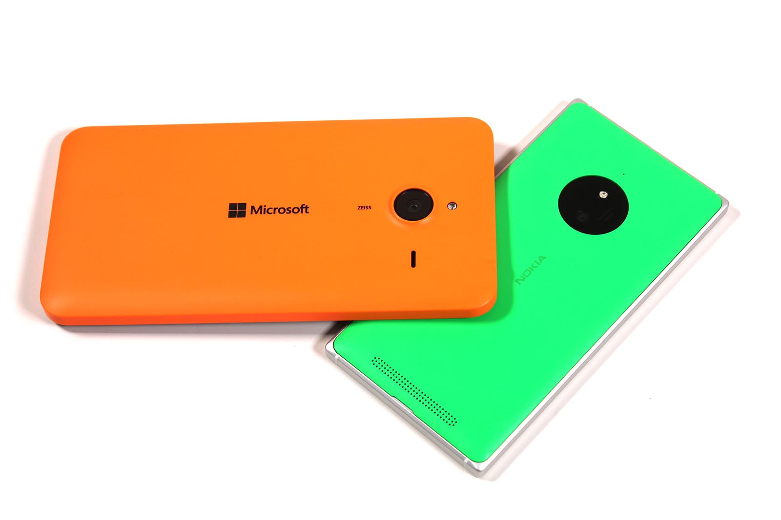 Rückseite der Lumia 830 und 640 XL Dual SIM