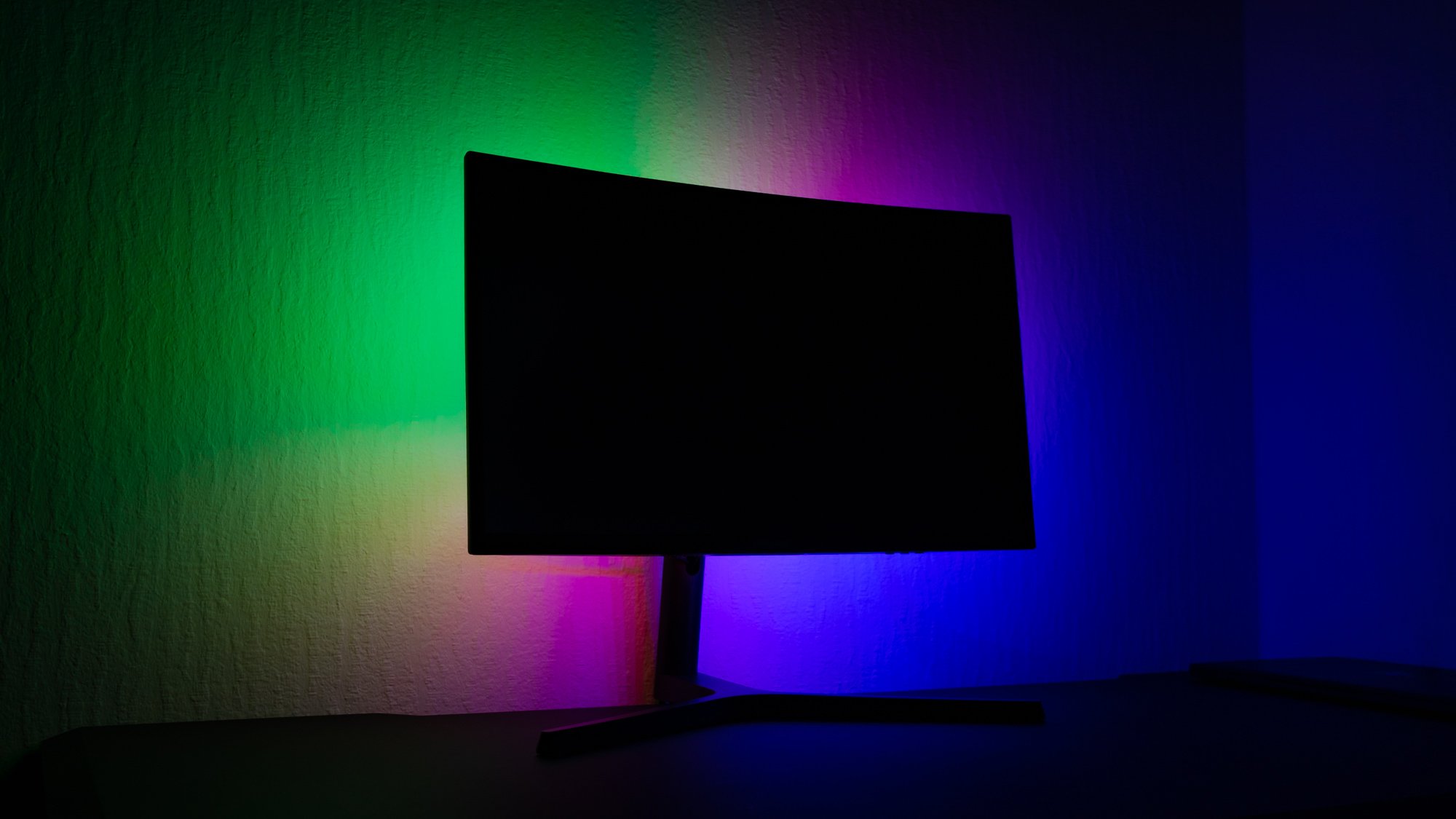 NZXT-Hue2-RGB-LED-Monitor-Lighting-5