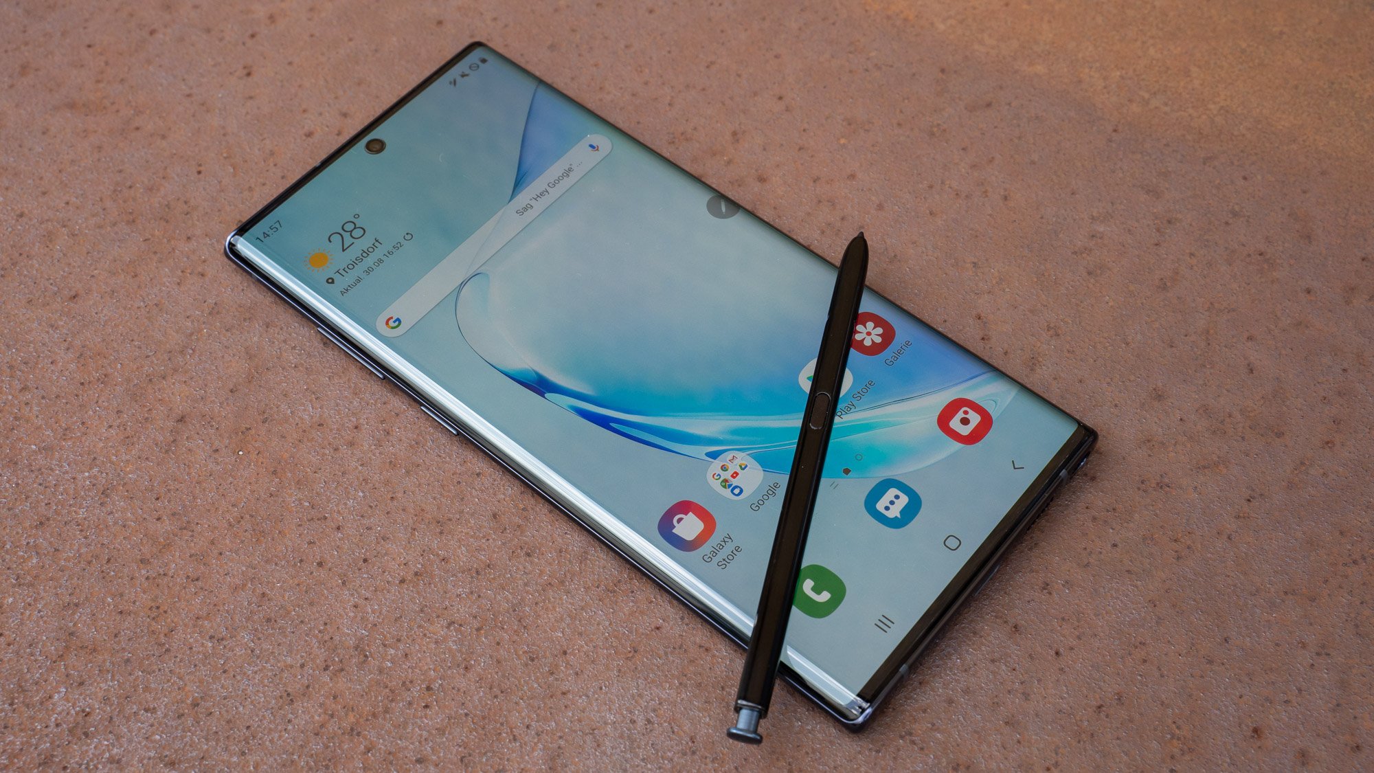 Der S Pen hat ein paar neue Funktionen spendiert bekommen und hält nun länger durch als beim Galaxy Note 9.
