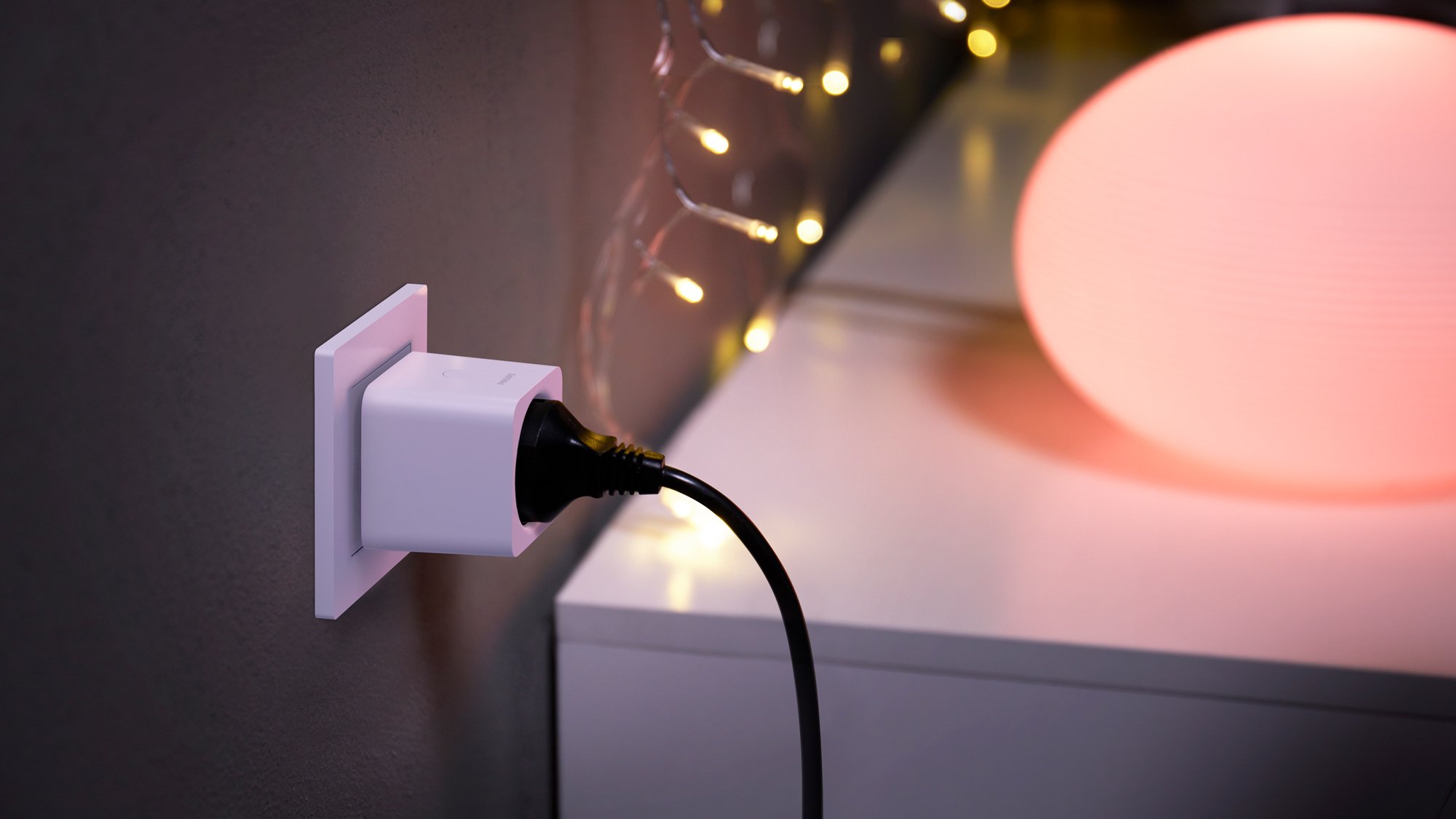 Mit der Philips Hue Smart Plug kann jede Lampe zur smarten Hue-Lampe gemacht werden.