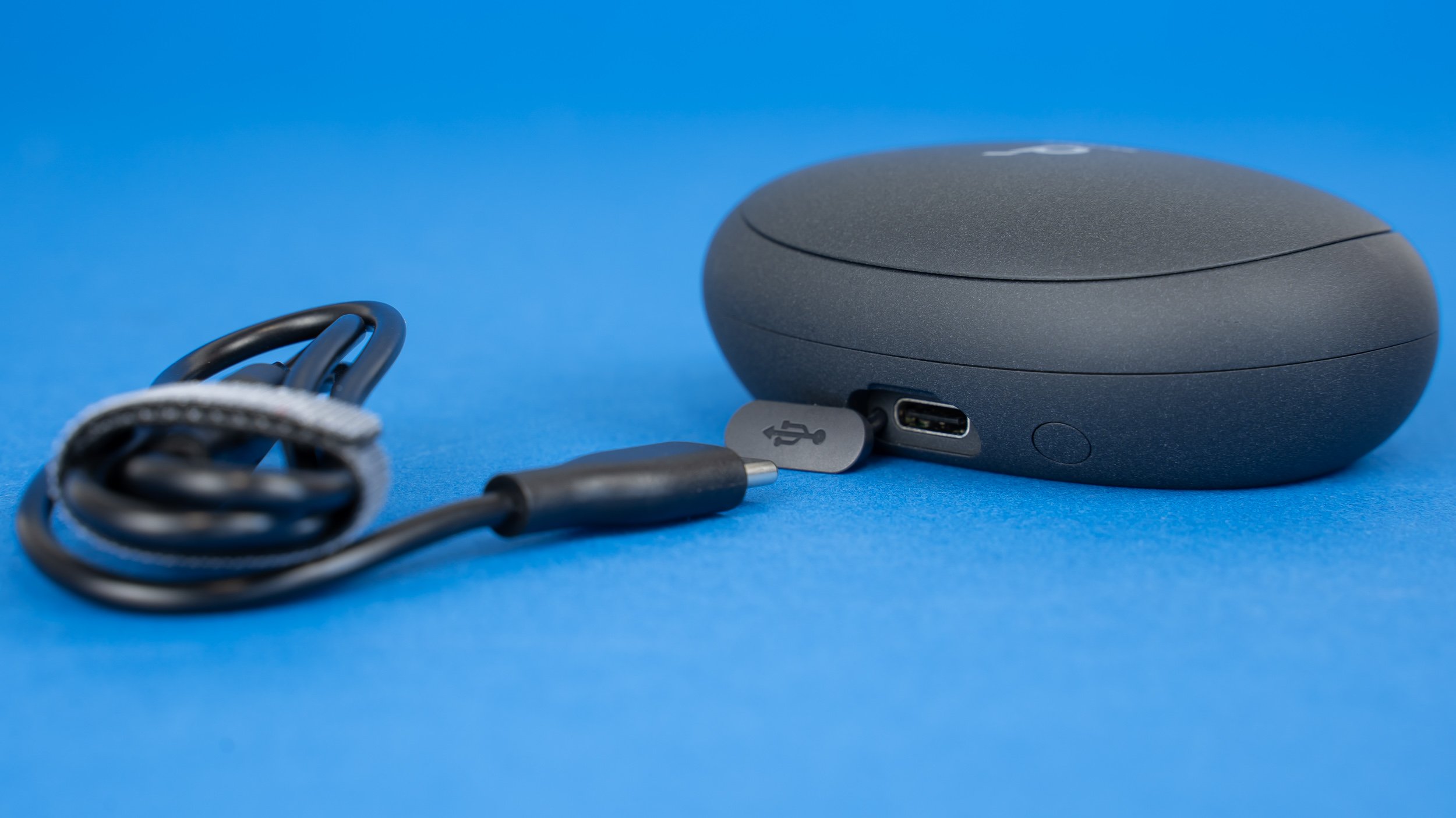 Das Soundcore Liberty 2 Pro Case wird über USB Typ-C geladen, ein entsprechendes Kabel ist im Lieferumfang dabei.