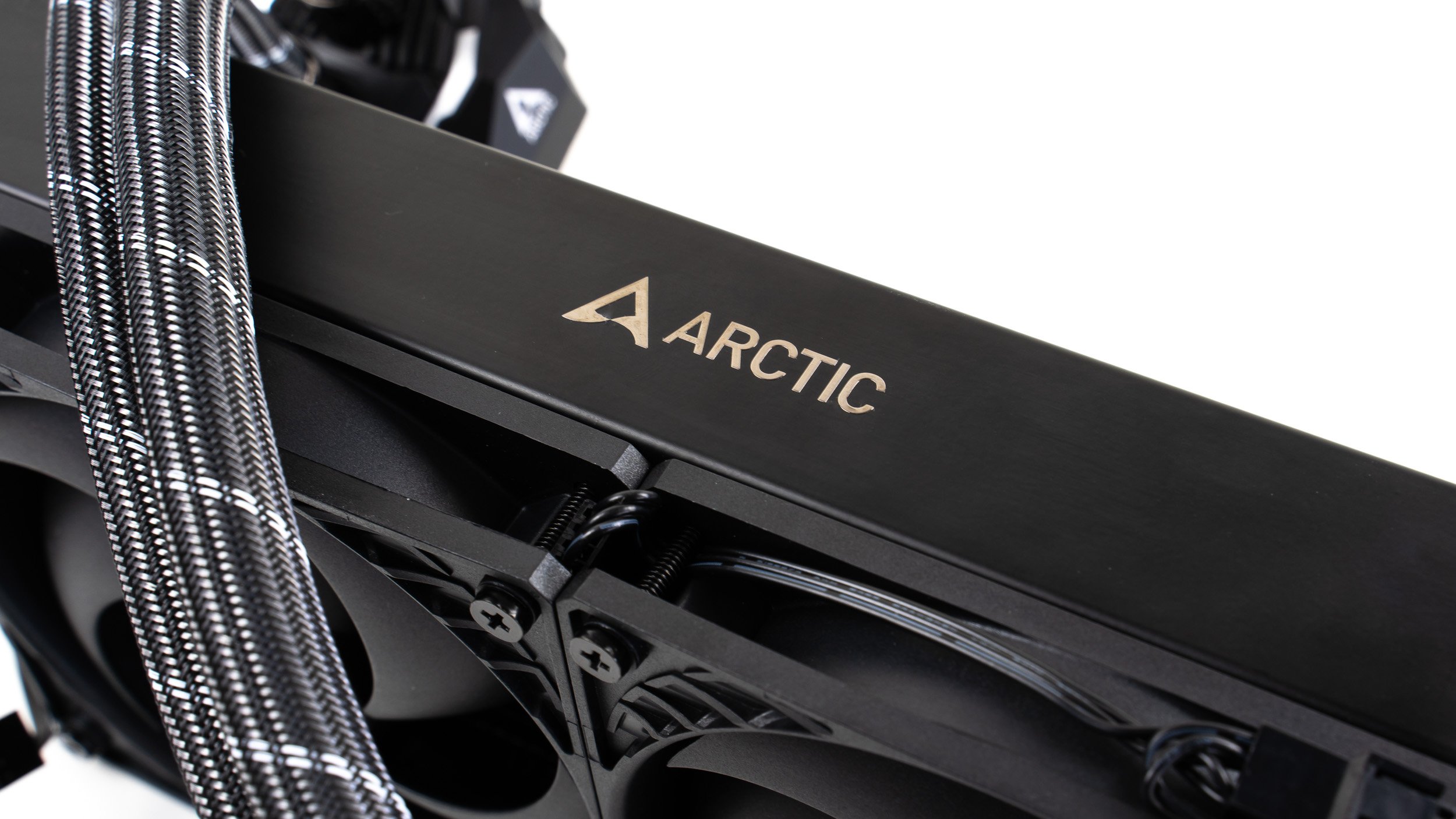 Arctic-Cooling-Liquid-Freezer-II-240mm-AiO-Watercooling-9