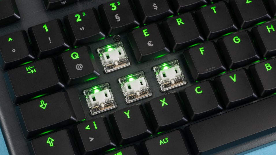 Logitech-G915-TKL-Lightspeed-Gaming-Keyboard-5