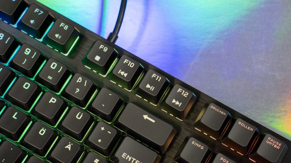 Corsair-K60-RGB-Pro-Gaming-Keyboard-Test-4