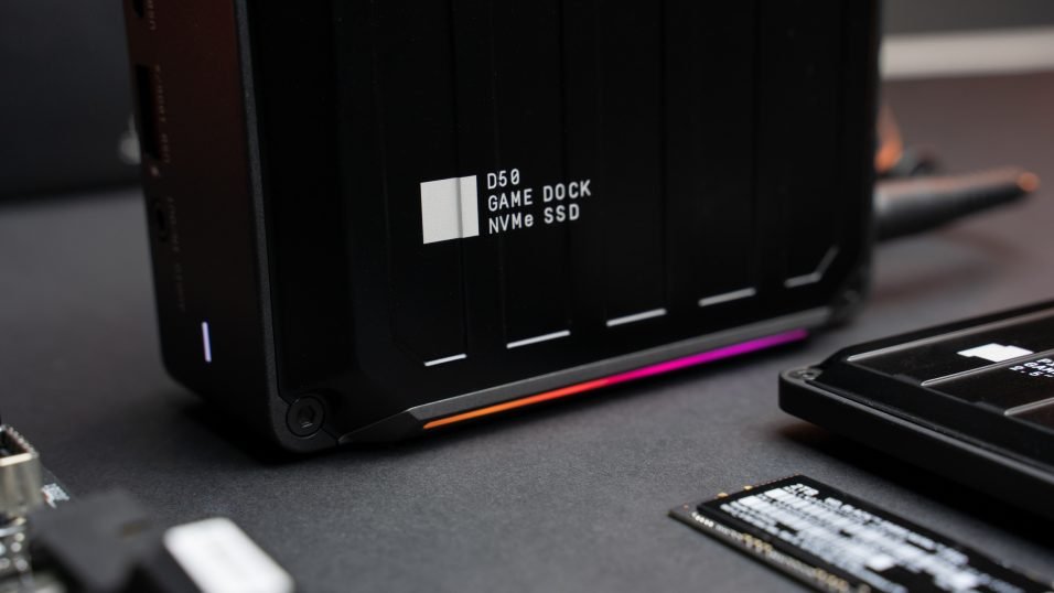 RGB-Leuchtstreifen des D50 Game Dock in Betrieb.