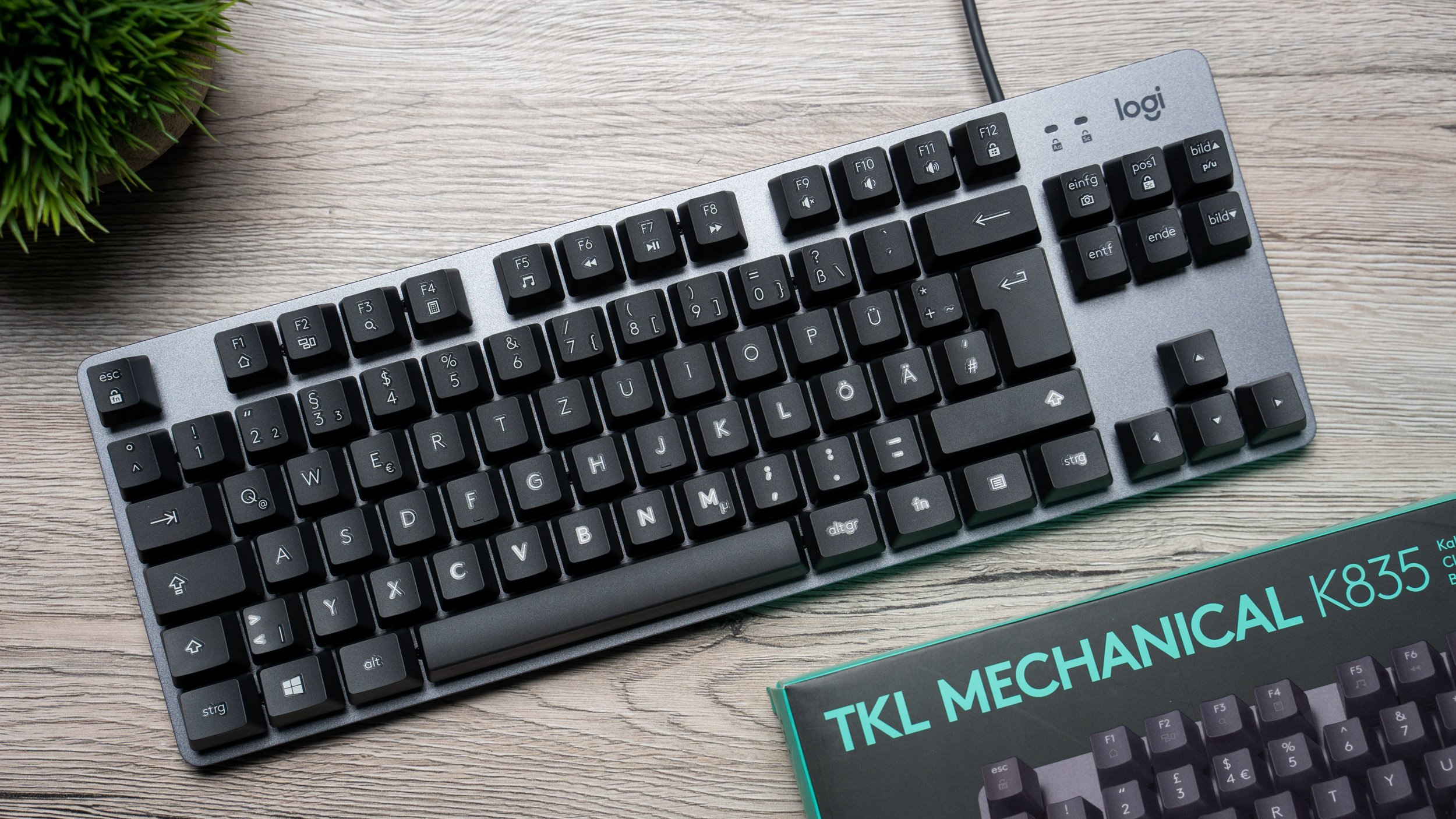 Logitech K835 TKL Kabelgebundene Mechanische Aluminium Tastatur Lineare Switches Tenkeyless PC Keyboard mit kompaktem und komfortablem Design Deutsches QWERTZ-Layout Grau 