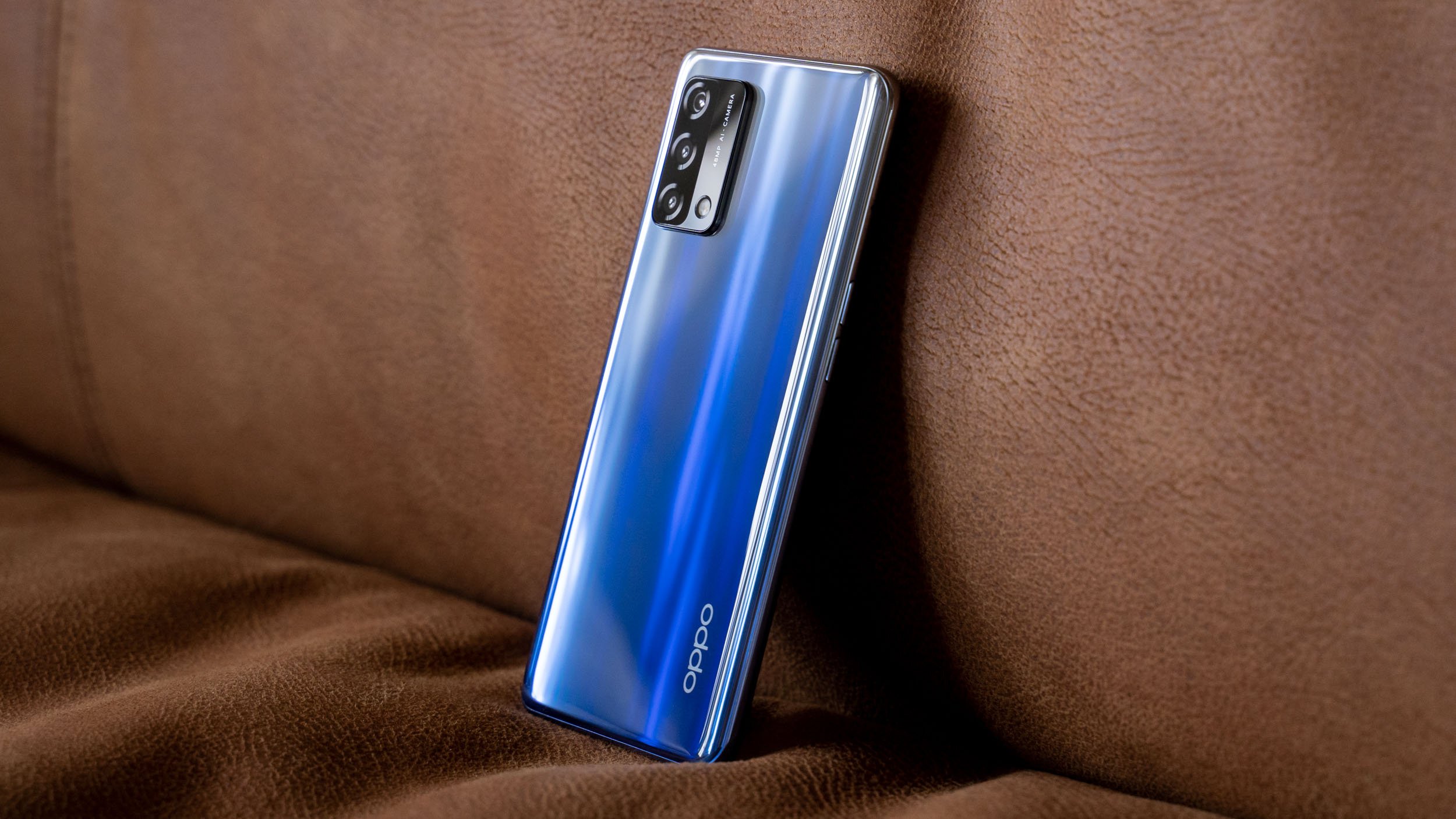 Oppo A74 4G Smartphone Rückseite blau.