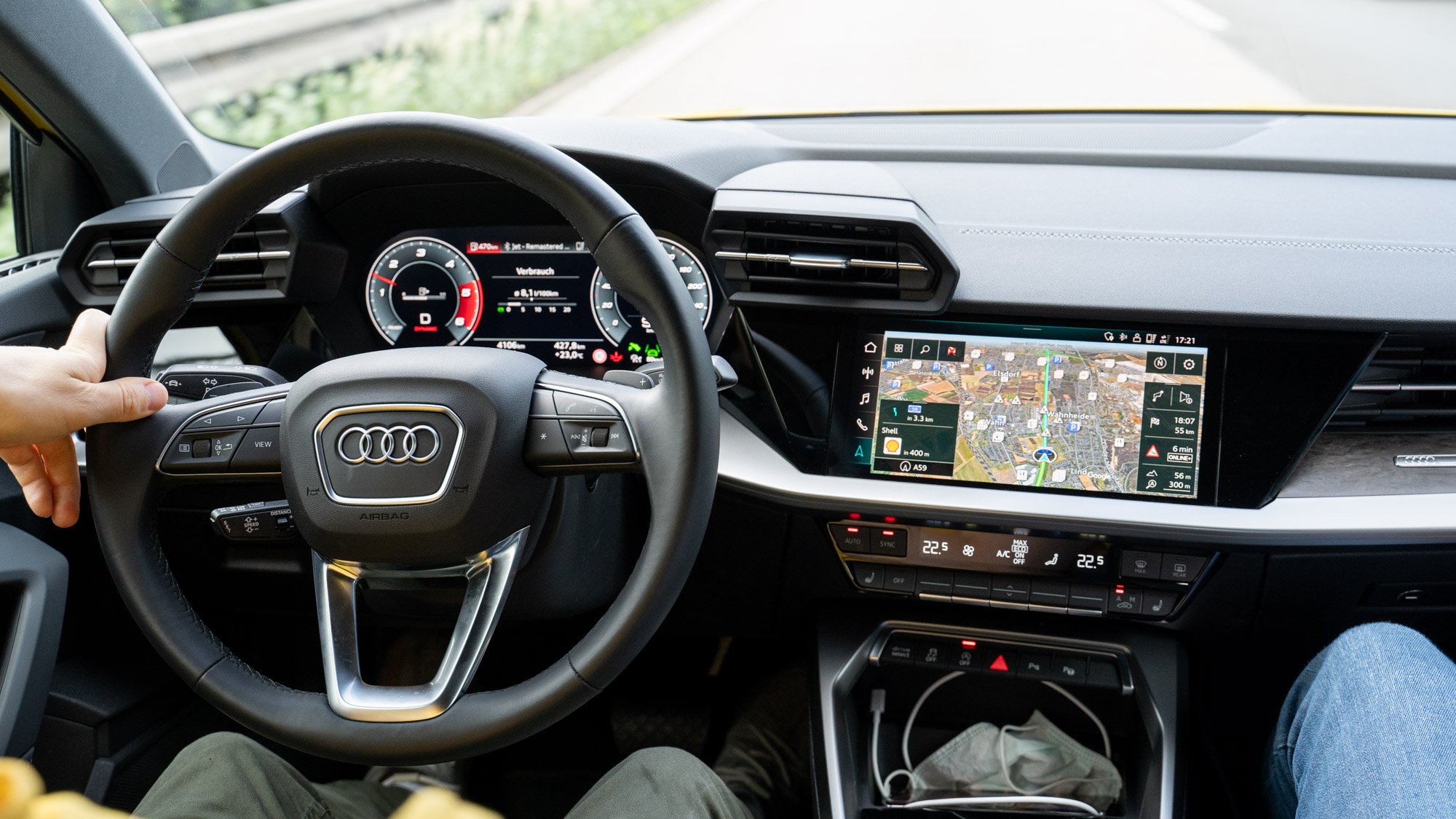 Lenkrad und Infotainmentsystem eines Audi A3