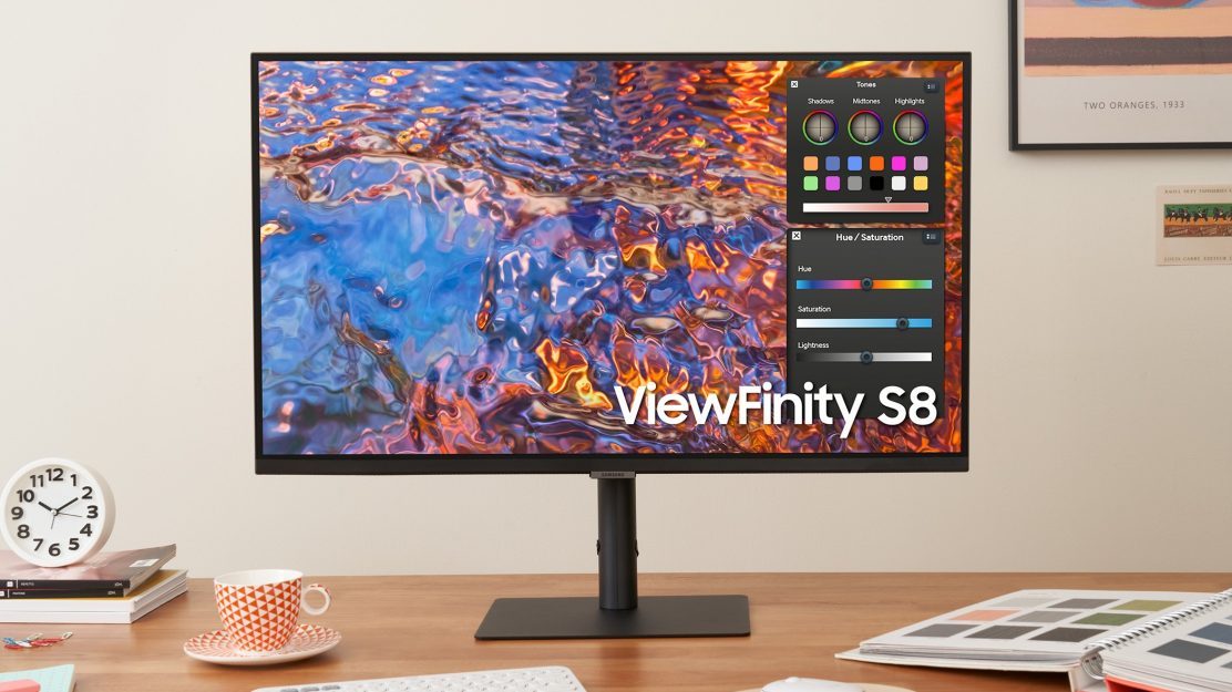 VIewfinity S8UP auf Schreibtisch, Vorderansicht