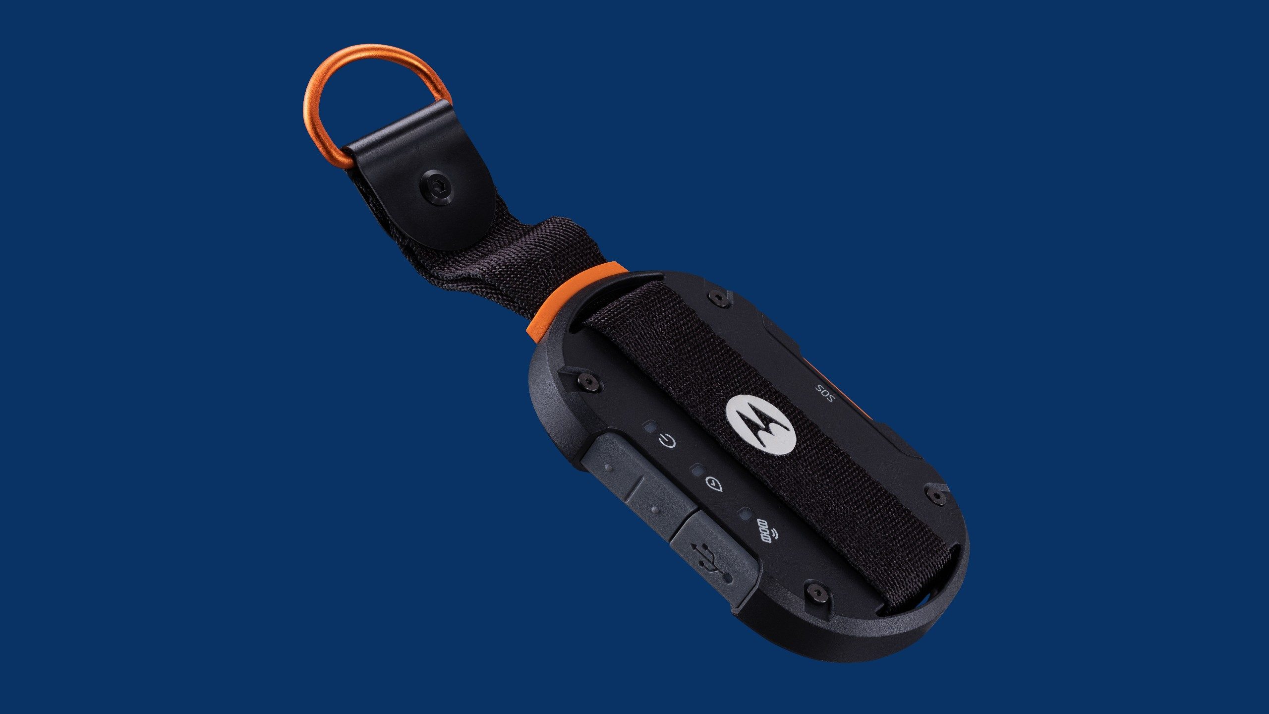 Der Bluetooth-Anhänger Motorola Defy Satellite Link von der Seite mit Haltegurt.