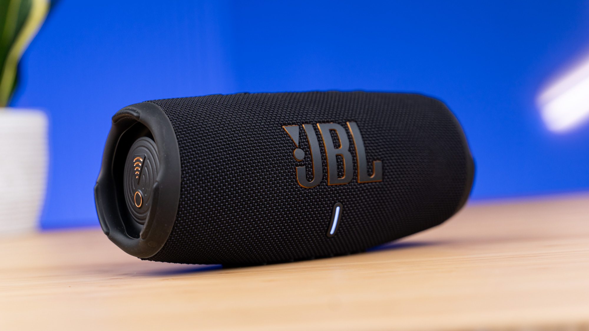 JBL Charge 5 WiFi im Test: WLAN-Upgrade für 100 Euro Aufpreis?