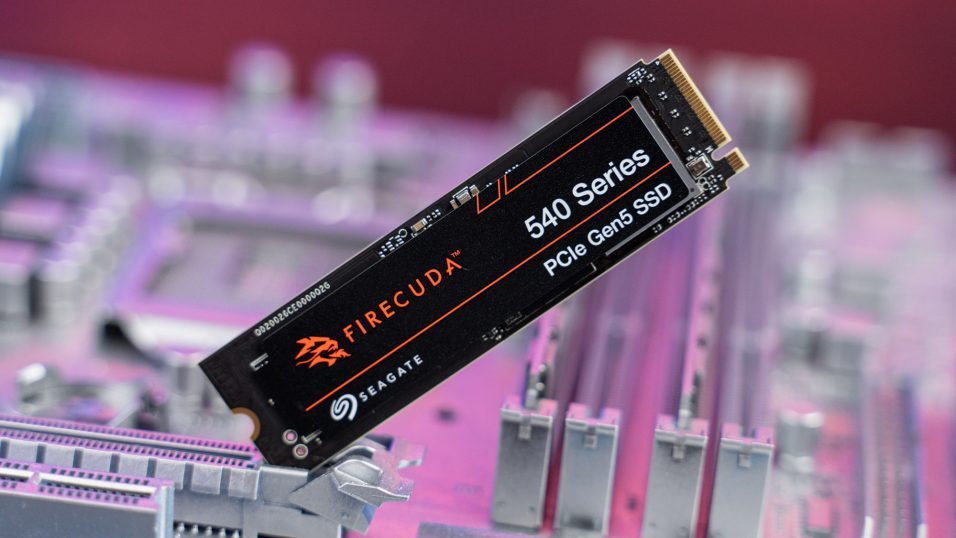 Seagate Firecuda 540 SSD steck in einem PCIe-Slot