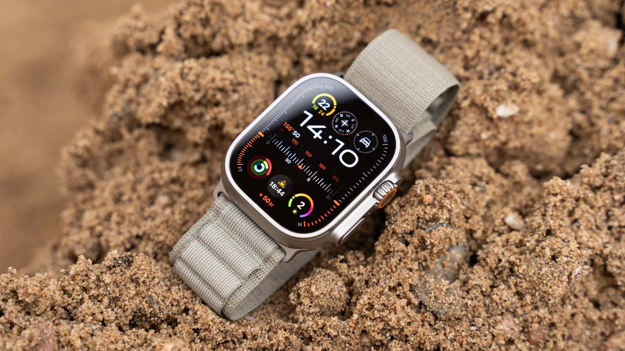 Apple Watch Ultra 2 im Sand