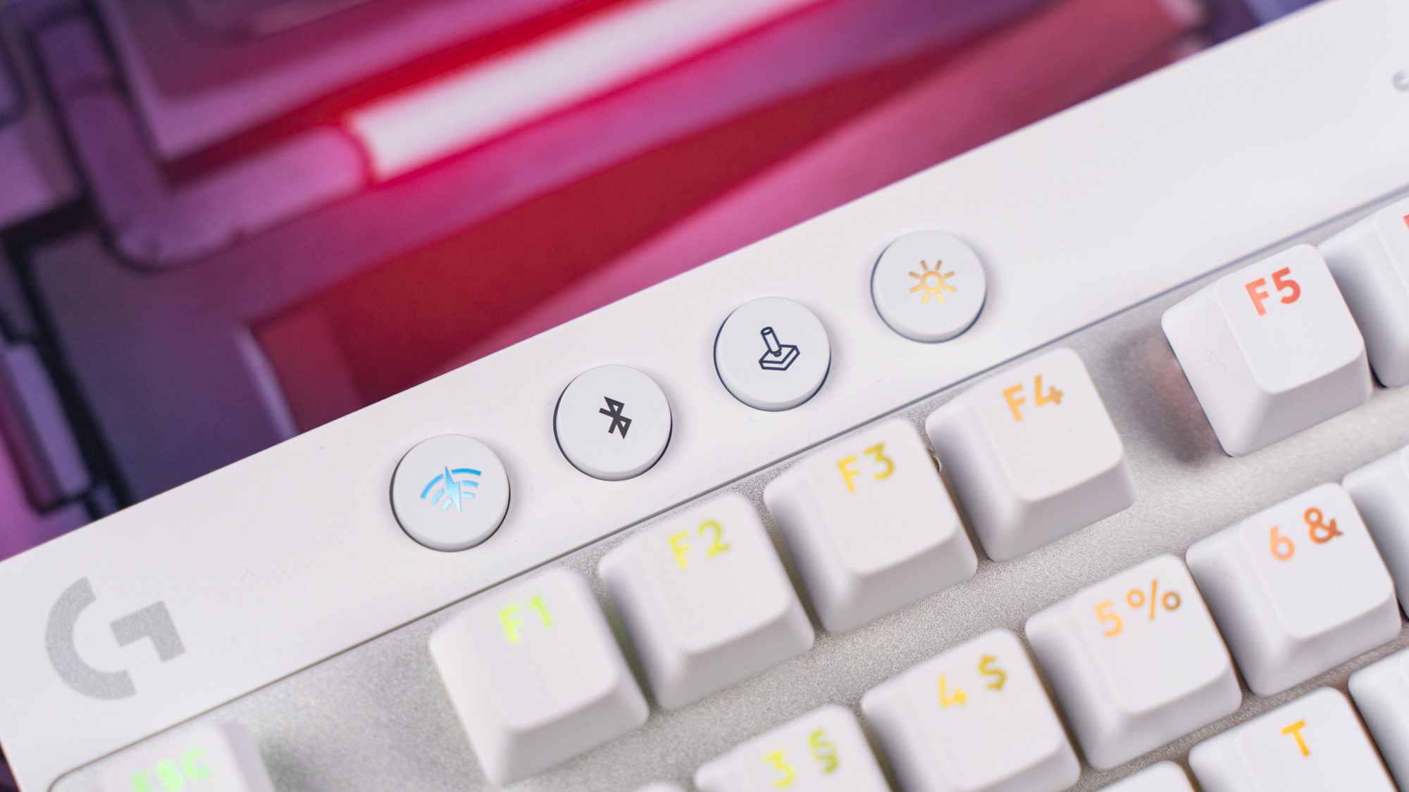 Weiße Logitech G Pro X TKL Gaming-Tastatur mit runden Medientasten
