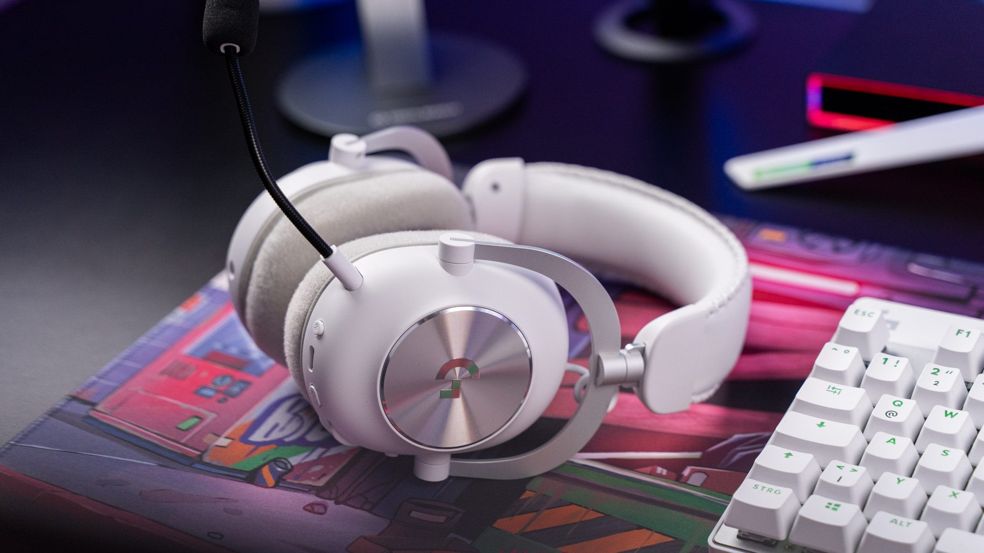 Weißes Logitech G Pro X2 Lightspeed Gaming-Headset liegend