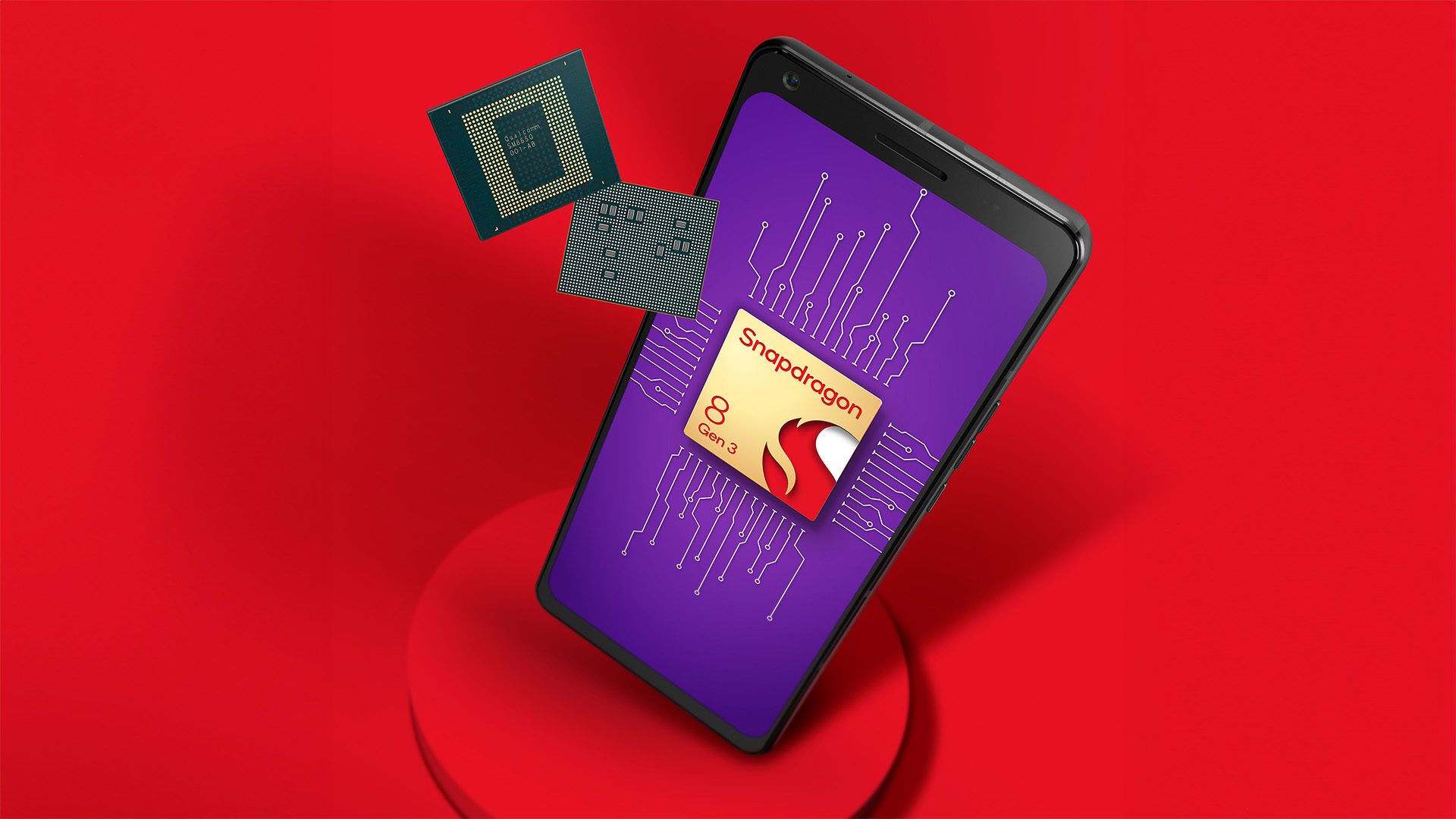 Qualcomm Snapdragon 8 Gen 3 Chip neben Smartphone vor rotem Hintergrund.