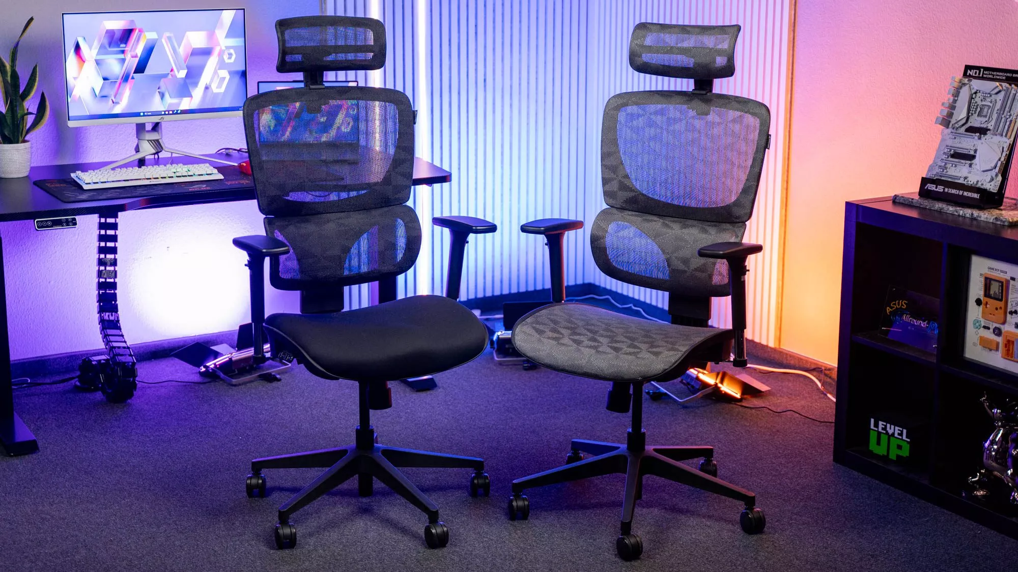 Sharkoon OfficePal C30 und C30M Schreibtischstühle in beleuchtetem Zimmer