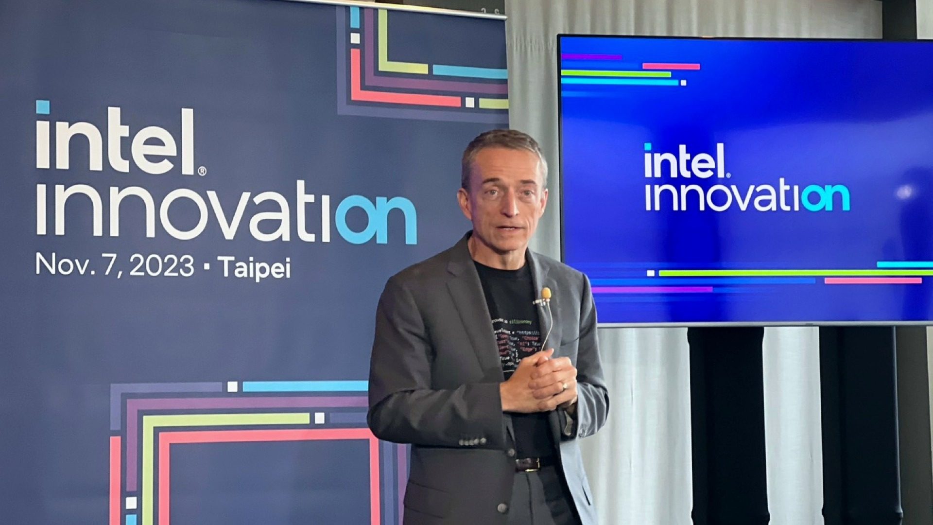 Intel-CEO Pat Gelsinger auf der Bühne bei einem Event in Taipeh.