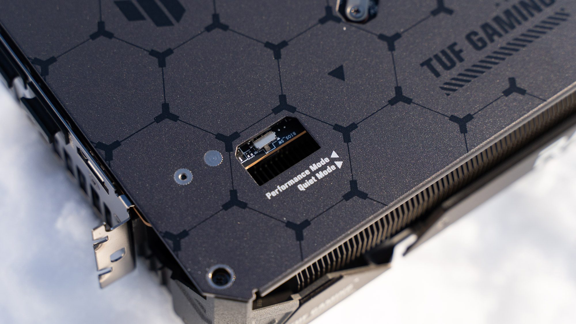 Asus TUF Gaming Radeon RX 7800 XT OC BIOS-Schalter