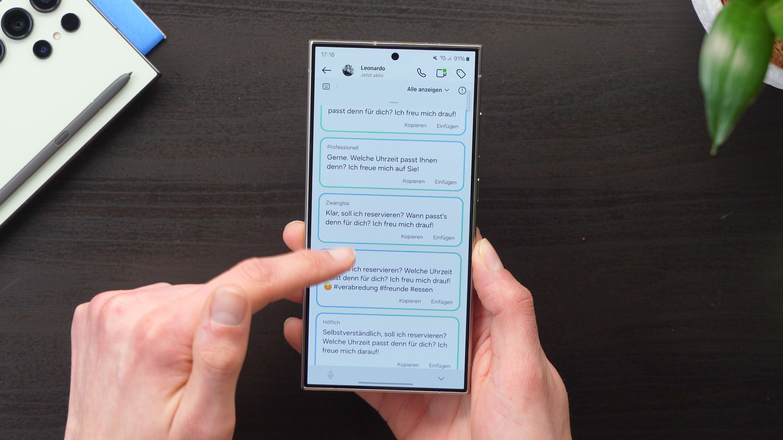 Samsung Galaxy S24 Ultra mit Sprachstil in Chats.