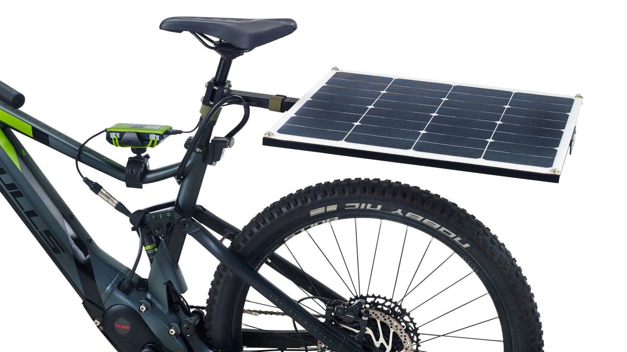Bild zeigt hinten an einem E-Bike montiertes Solarpanel