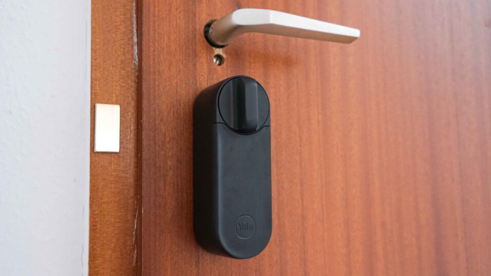 Yale Linus Smart Lock L2 an Tür