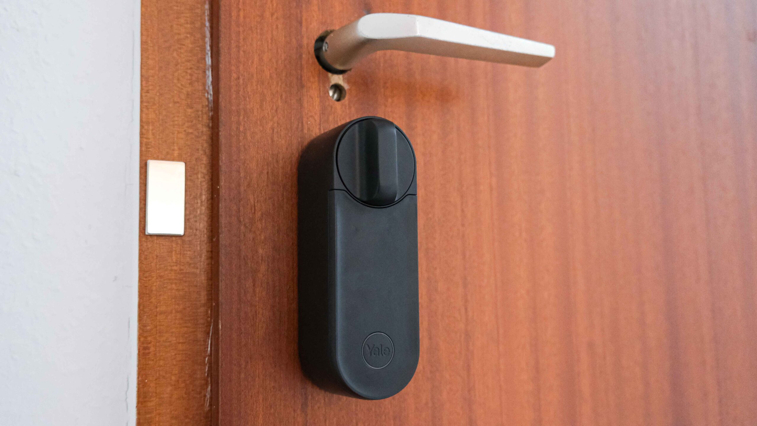 Yale Linus Smart Lock L2 an Tür